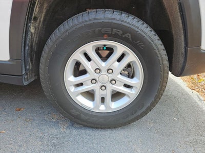 2023 Jeep Grand Cherokee Laredo 4x4