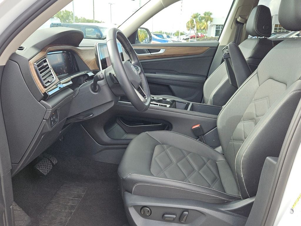 2026 Volkswagen Atlas SE with Technology