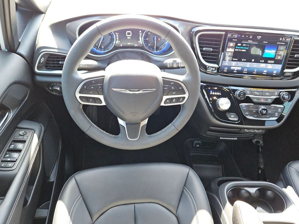 2025 Chrysler Voyager LX