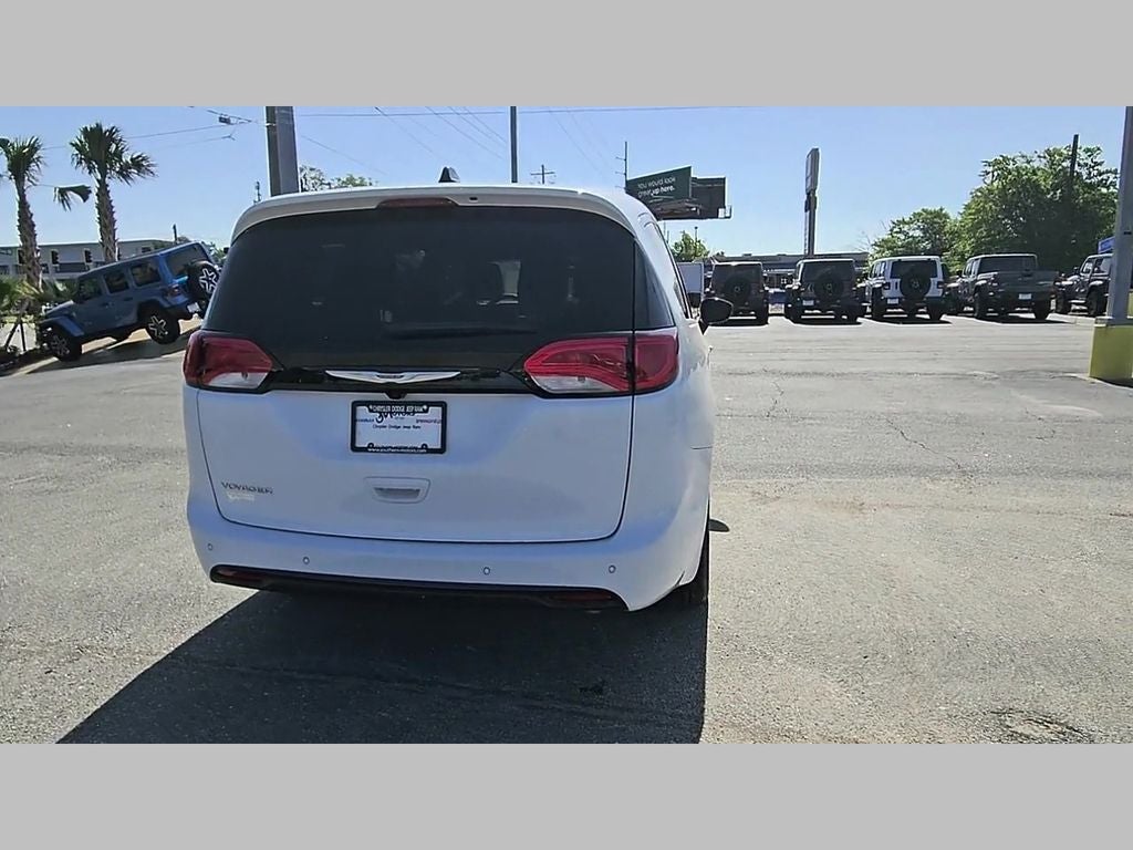 2025 Chrysler Voyager LX