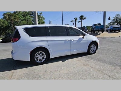 2025 Chrysler Voyager LX