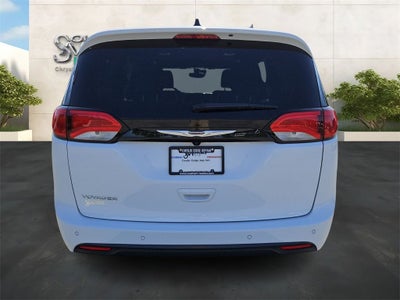 2025 Chrysler Voyager LX