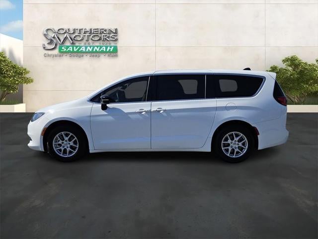 2025 Chrysler Voyager LX