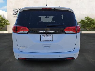 2025 Chrysler Voyager LX