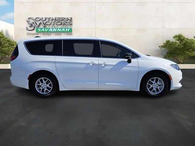 2025 Chrysler Voyager LX