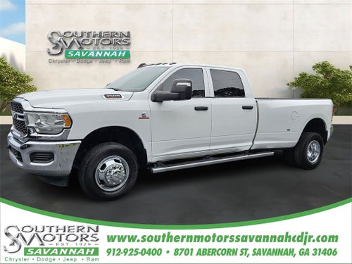 2023 RAM 3500 Tradesman Crew Cab 4x4 8' Box