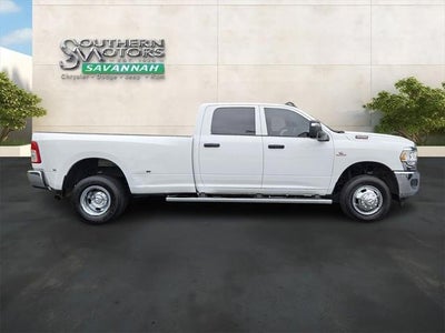 2023 RAM 3500 Tradesman Crew Cab 4x4 8' Box