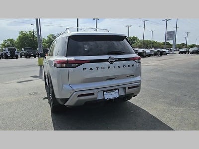 2025 Nissan Pathfinder Platinum FWD