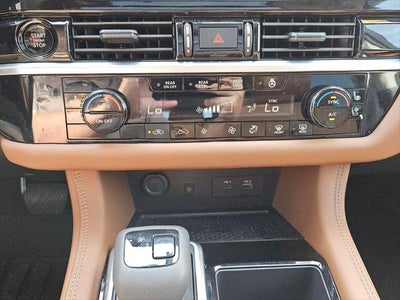 2025 Nissan Pathfinder Platinum FWD