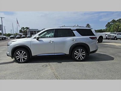 2025 Nissan Pathfinder Platinum FWD