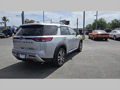 2025 Nissan Pathfinder Platinum FWD
