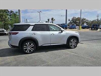 2025 Nissan Pathfinder Platinum FWD