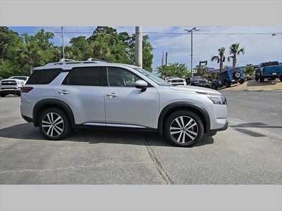 2025 Nissan Pathfinder Platinum FWD