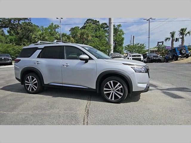 2025 Nissan Pathfinder Platinum FWD