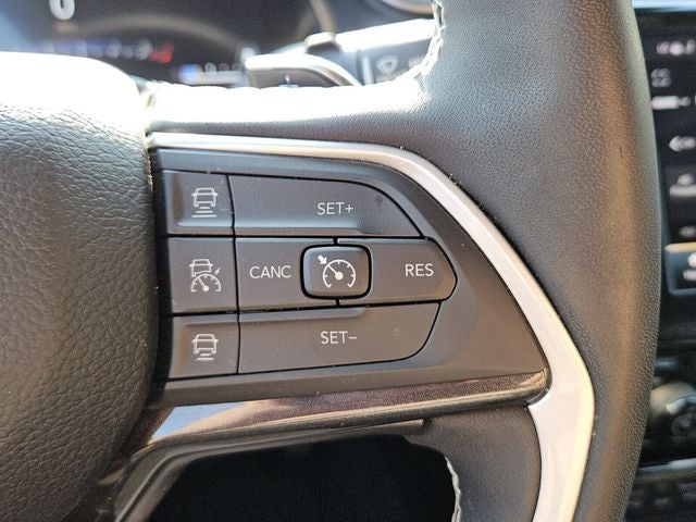 2023 Jeep Grand Cherokee Laredo 4x2