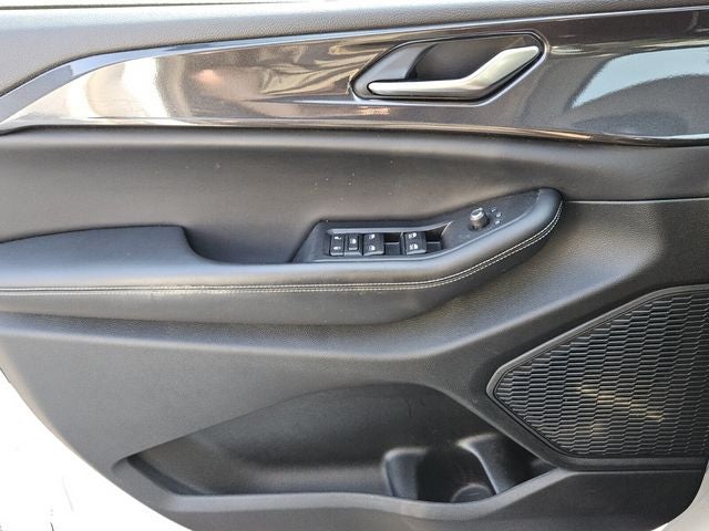 2023 Jeep Grand Cherokee Laredo 4x2