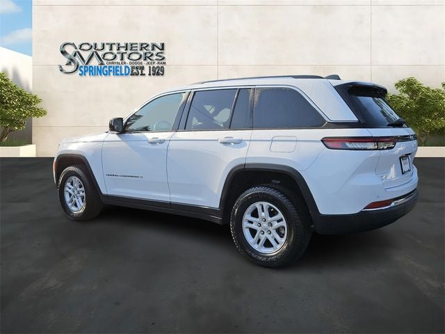 2023 Jeep Grand Cherokee Laredo 4x2