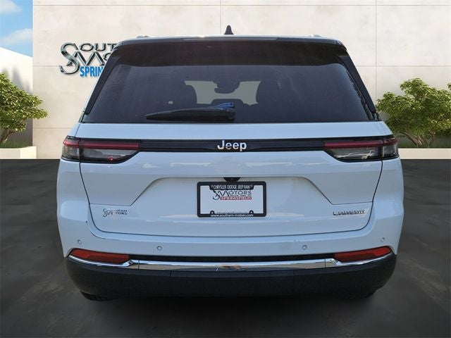 2023 Jeep Grand Cherokee Laredo 4x2