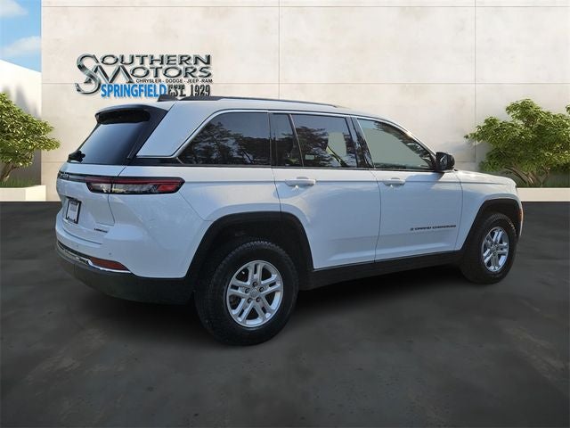 2023 Jeep Grand Cherokee Laredo 4x2