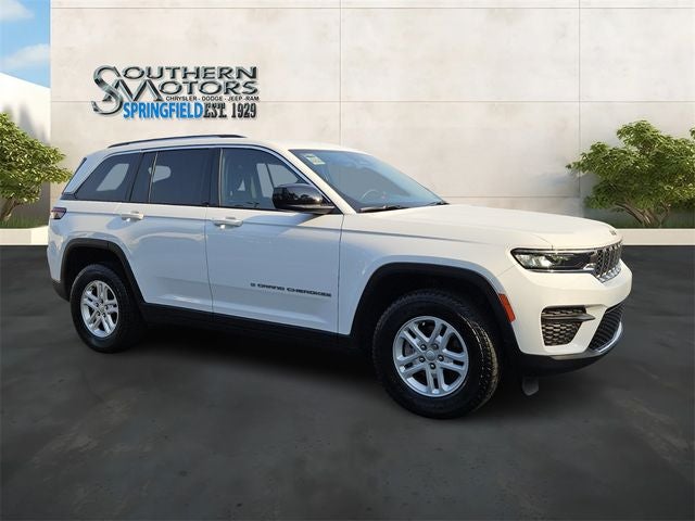 2023 Jeep Grand Cherokee Laredo 4x2