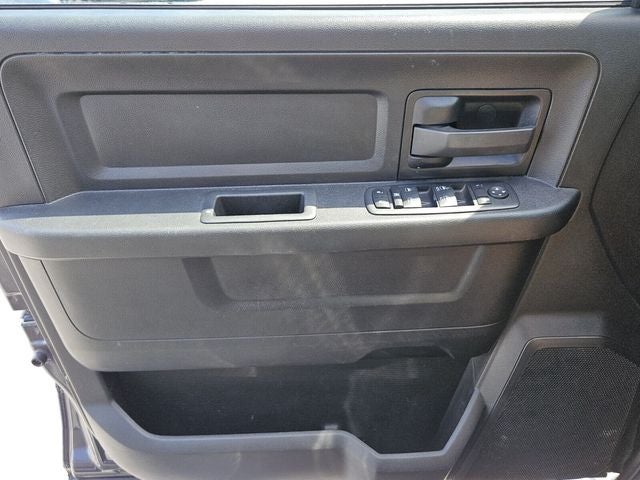 2024 RAM 1500 Classic Tradesman Crew Cab 4x4 5'7' Box