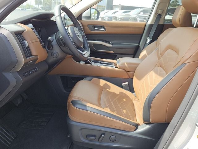 2025 Nissan Pathfinder Platinum FWD