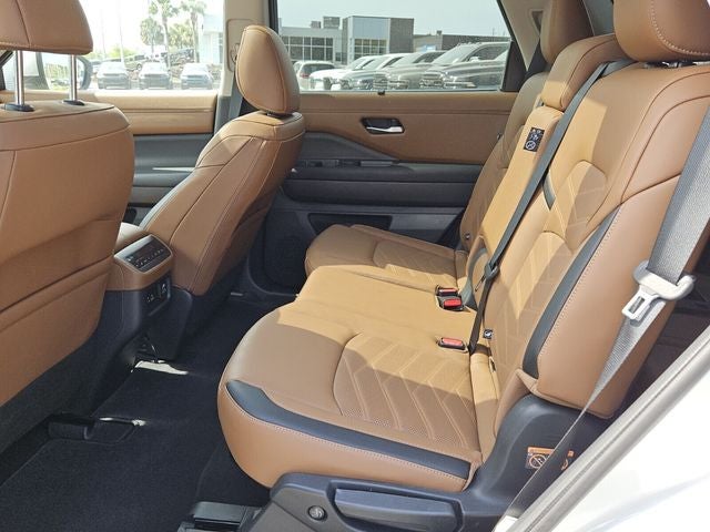 2025 Nissan Pathfinder Platinum FWD