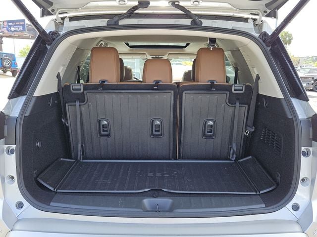 2025 Nissan Pathfinder Platinum FWD