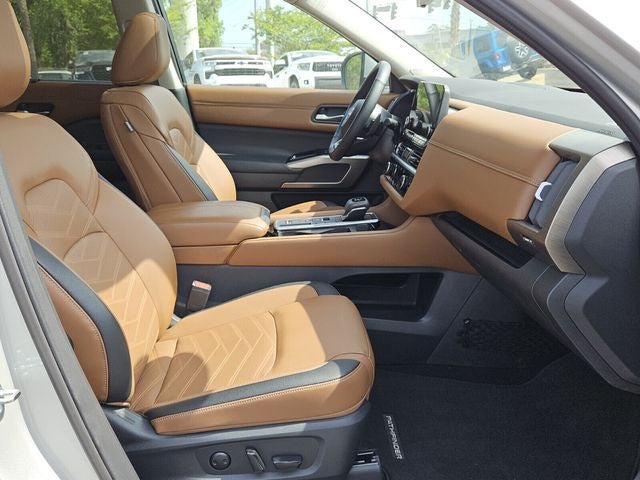 2025 Nissan Pathfinder Platinum FWD
