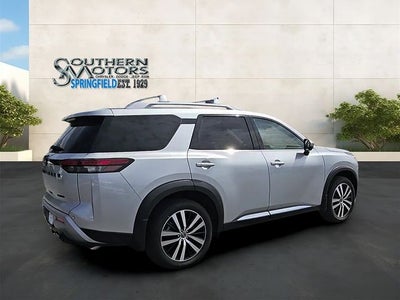 2025 Nissan Pathfinder Platinum FWD