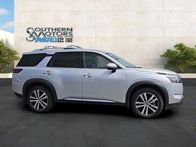2025 Nissan Pathfinder Platinum FWD