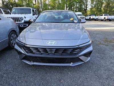 2025 Hyundai Elantra SEL Convenience