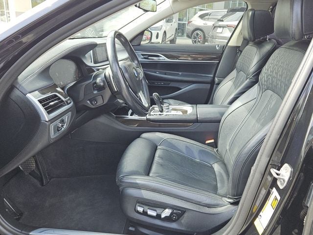 2022 BMW 7 Series 740i