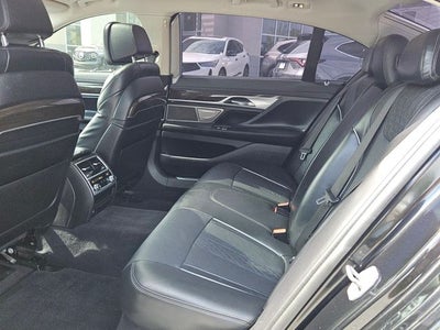 2022 BMW 7 Series 740i
